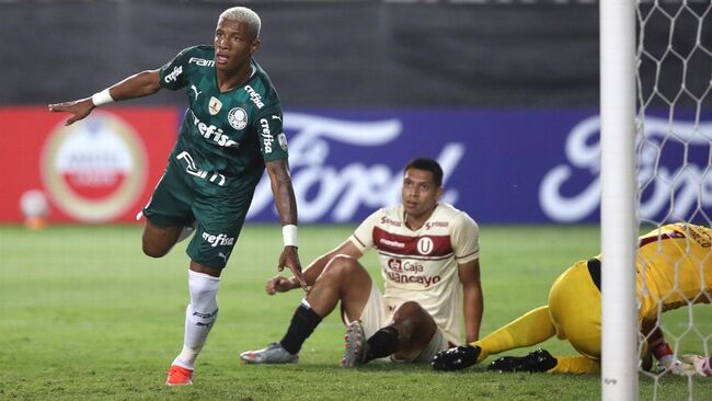 Màn giao tranh kịch tính Universitario de Deportes vs Palmeiras